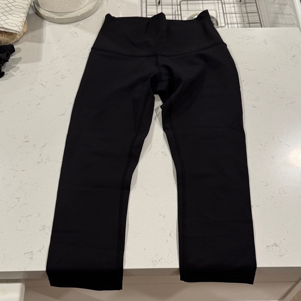 Lululemon Black Wunder Under Crop Leggings - Size 6 -  21"